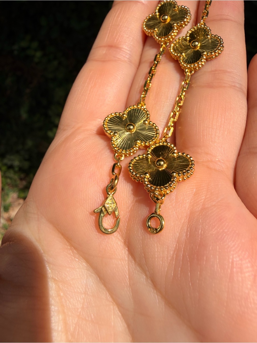 Gold Four-Flower Chain Bracelet - Elegant Women's Jewelry - Picture 4 of 11